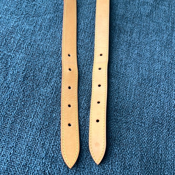 Louis Vuitton
Monogram Denim Baggy with additional crossbody strap. - Picture 11 of 17